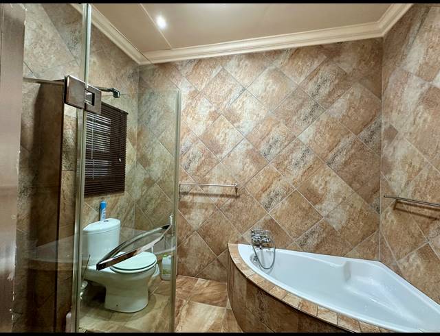 4 BEDROOM HOUSE FOR SALE IN MEER EN SEE